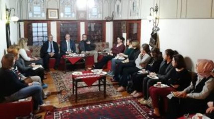 İzmitli &Ouml;ğretmenler Tarihi Konaktaki Okuma Etkinliğinde Buluştu