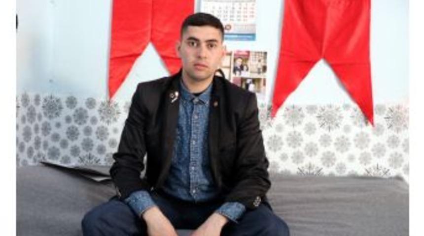 Metruk Binada Kalan Gen&ccedil;, İş Ve Kalacak Yer İstiyor