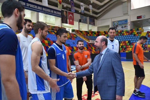 Başkan Pekyatırmacı Basketbol Takımına Güveniyor