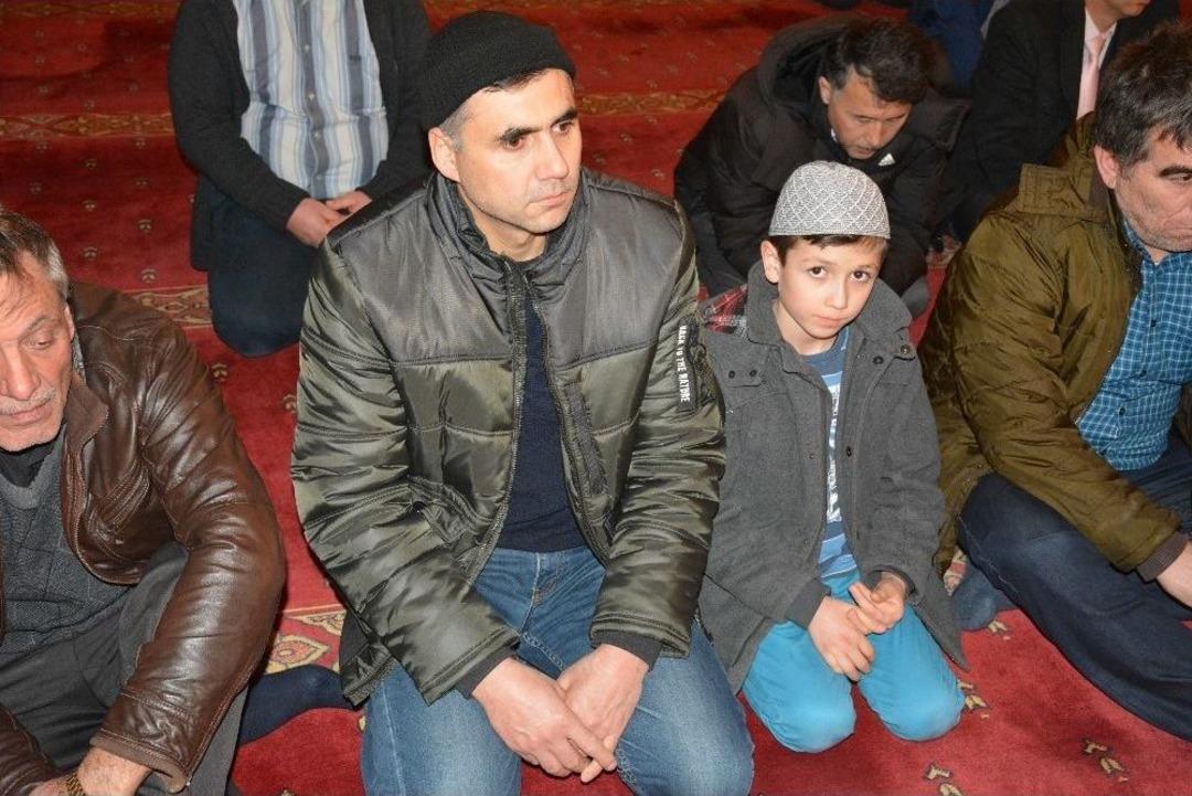 Eskişehir&rsquo;de Camiler Doldu Taştı