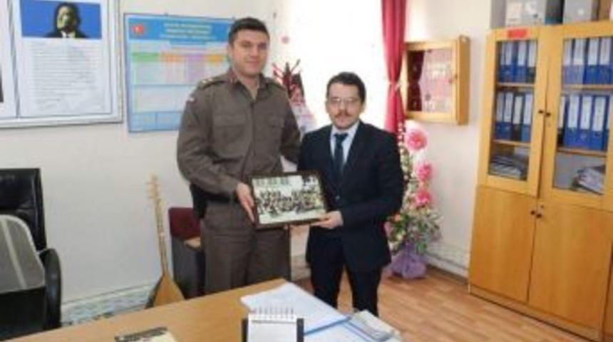 Cerablus&rsquo;ta G&ouml;rev Yapan Mehmet&ccedil;ikler, &Ouml;ğrencilere Mektup Ve Toplu Fotoğraflarını G&ouml;nderdiler