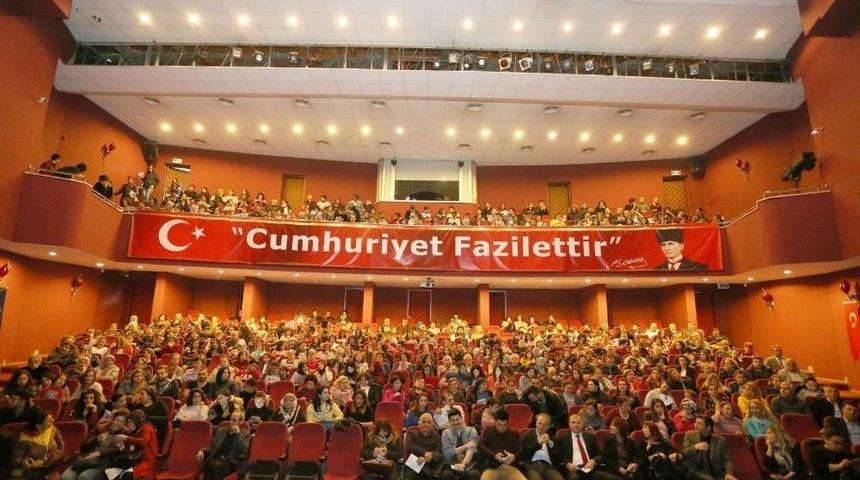 Aydın&rsquo;da Tiyatro Haftası Devam Ediyor