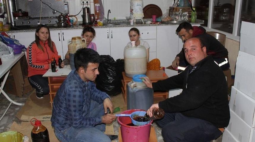 Vatandaşların Topladığı &Uuml;z&uuml;m Ve Pekmek Afrin&rsquo;e G&ouml;nderildi