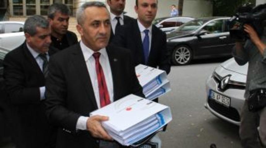 Mhp Genel Başkan Yardımcıları Semih Yal&ccedil;ın Ve Feti Yıldız, Mhp Milletvekili Aday Listelerini Y&uuml;ksek Se&ccedil;im Kurulu&rsquo;na (ysk) Teslim Etti.