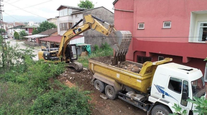 Başiskele&rsquo;de Uzun &Ouml;m&uuml;rl&uuml; Beton Yollar Yapılıyor