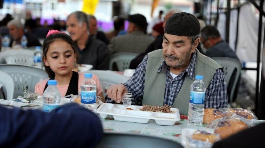 Vatandaşlardan İftar &Ccedil;adırlarına Yoğun İlgi