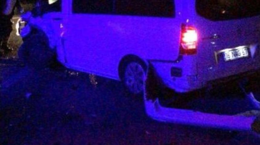 Afyonkarahisar&rsquo;da Trafik Kazası: 1 &Ouml;l&uuml;, 8 Yaralı