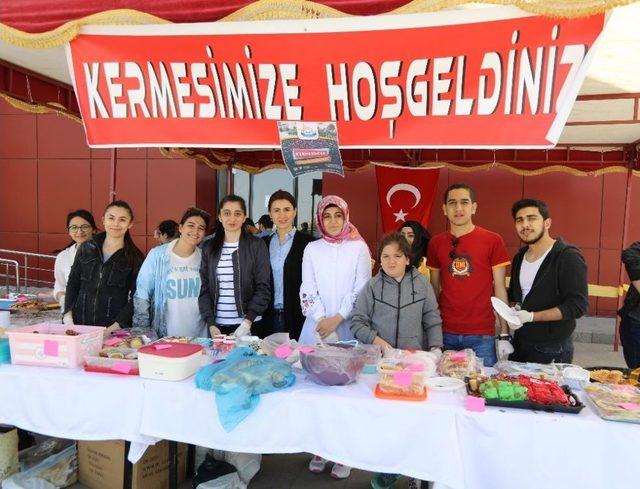 Erü’de “mehmetçik Vakfı” Yararına Kermes Düzenlendi