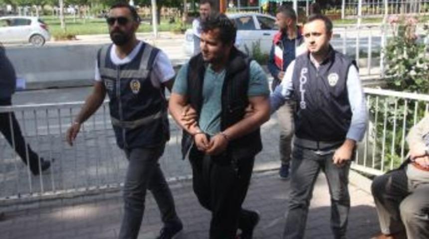 Kendini Polis Olarak Tanıtan Telefon Dolandırıcısı Adliyeye Sevk Edildi