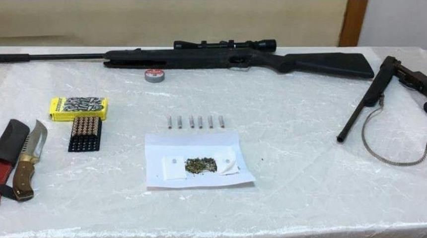 Aydın&rsquo;da Yol Kontrol&uuml;nde Silah Ve Uyuşturucu Ele Ge&ccedil;irildi