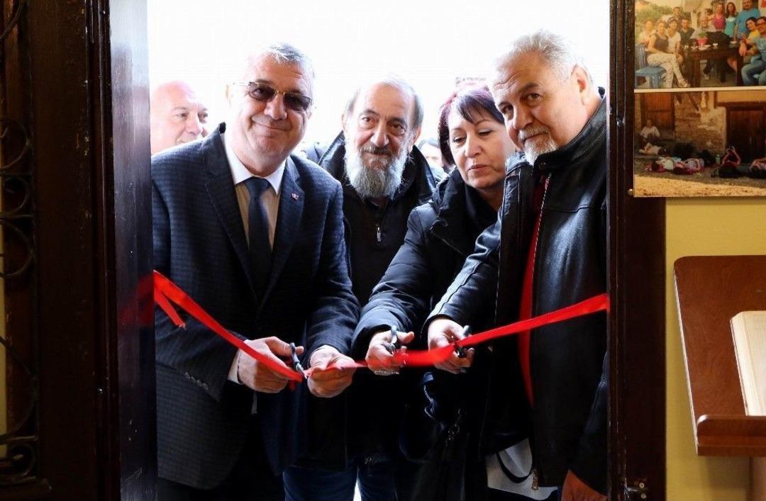 Aydın&rsquo;dan Gelip Edremit&rsquo;te Fotoğraf Sergisi A&ccedil;tılar