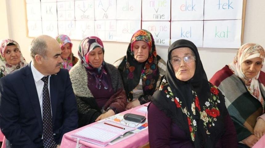 D&uuml;zce&rsquo;de Okuma Yazma Bilmeyen Kalmayacak