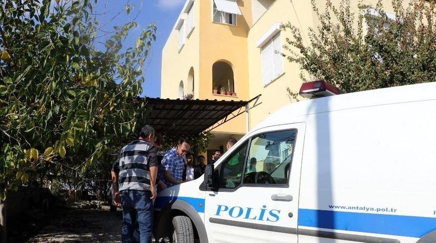 İki &Ccedil;ocuğunu &Ouml;ld&uuml;rd&uuml;kten Sonra İntihar Eden Baba Ev Sahibine &rsquo;hakan&rsquo; Diye Tanıtılmış