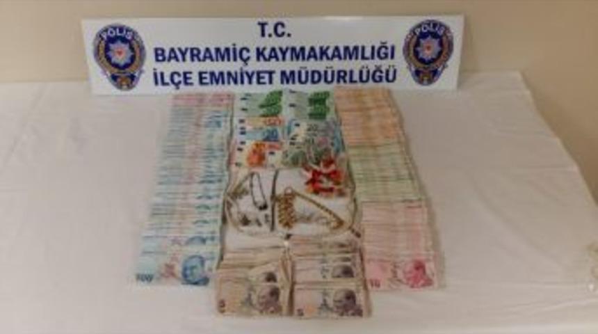 Yaşlı Kadını Dolandıran Sahte Polis Otob&uuml;se Binerken Yakalandı