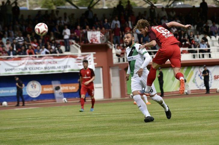 Tff 2. Lig: Gümüşhanespor: 1 - Sakaryaspor: 4 G2