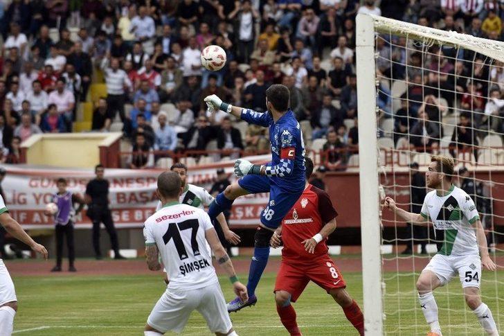 Tff 2. Lig: Gümüşhanespor: 1 - Sakaryaspor: 4 G5