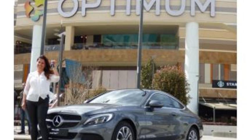 Avustralya&rsquo;dan Geldi &Ccedil;ekilişle L&uuml;ks Aracı Kaptı