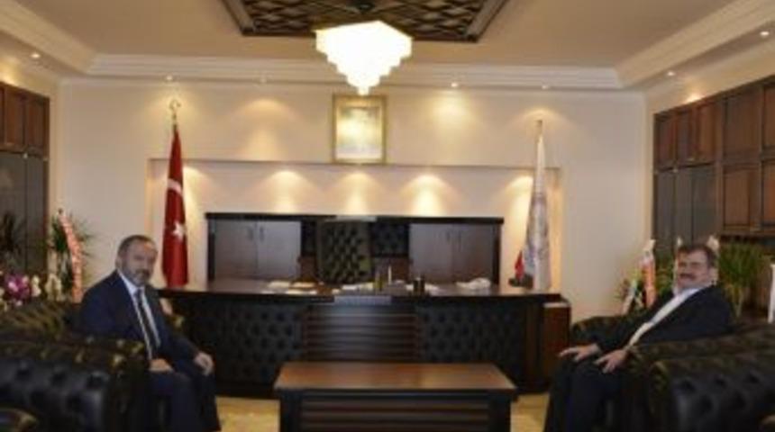 &Ccedil;aturoğlu&rsquo;ndan Rekt&ouml;r &Ccedil;ufalı&rsquo;ya Ziyaret