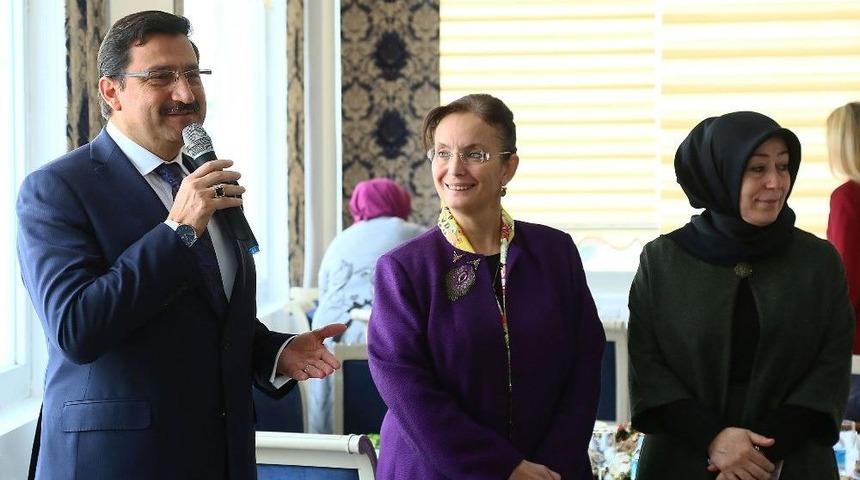 Yardım İ&ccedil;in Dostluk Sofrası Kuruldu