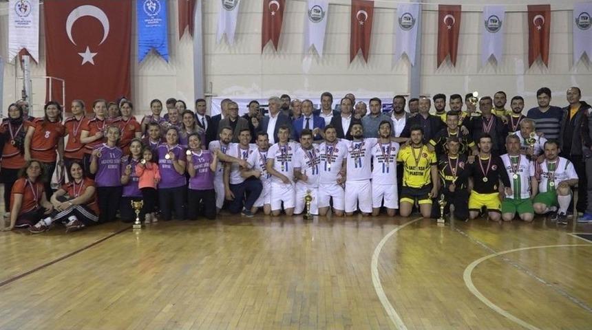 Serik’te Voleybol Turnuvası Nefes Kesti