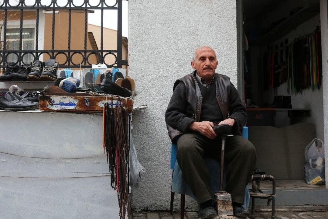 İki Metrekarelik D&uuml;kkanda Ge&ccedil;en Bir &Ouml;m&uuml;r