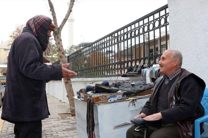 İki Metrekarelik Dükkanda Geçen Bir Ömür G1