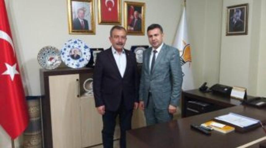 Dünya Kırşehirliler Derneğinden Ak Parti Teşkilatına Ziyaret