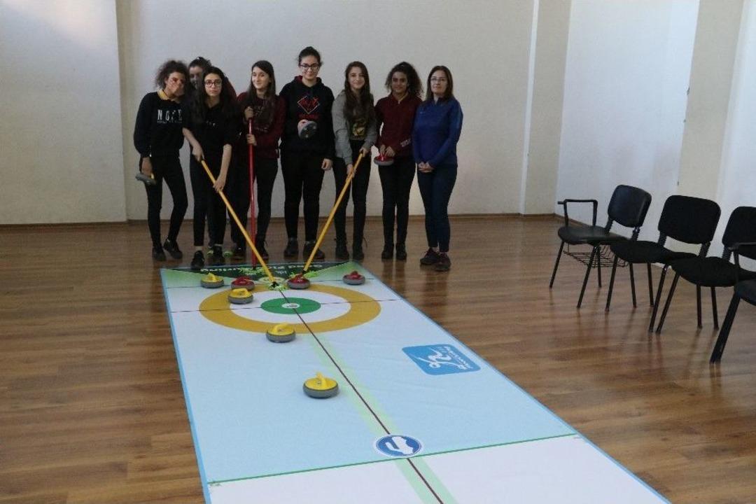 Adana&rsquo;daki Okullarda Curling Eğitim Seminerleri Başladı
