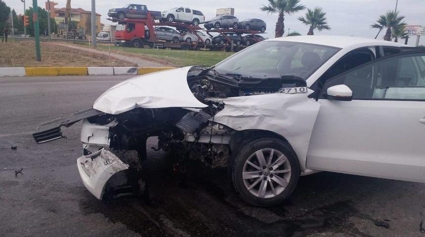 Saruhanlı&rsquo;da Trafik Kazası: 2 Yaralı