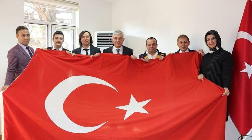 Yere D&uuml;şen Bayrağı Kaldıran 112 Personeline Teşekk&uuml;r Belgesi