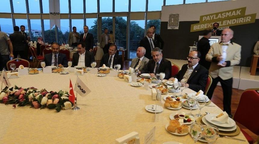 Başbakan Yardımcısı &Ccedil;avuşoğlu M&uuml;siad&rsquo;ın İftar Yemeğine Katıldı