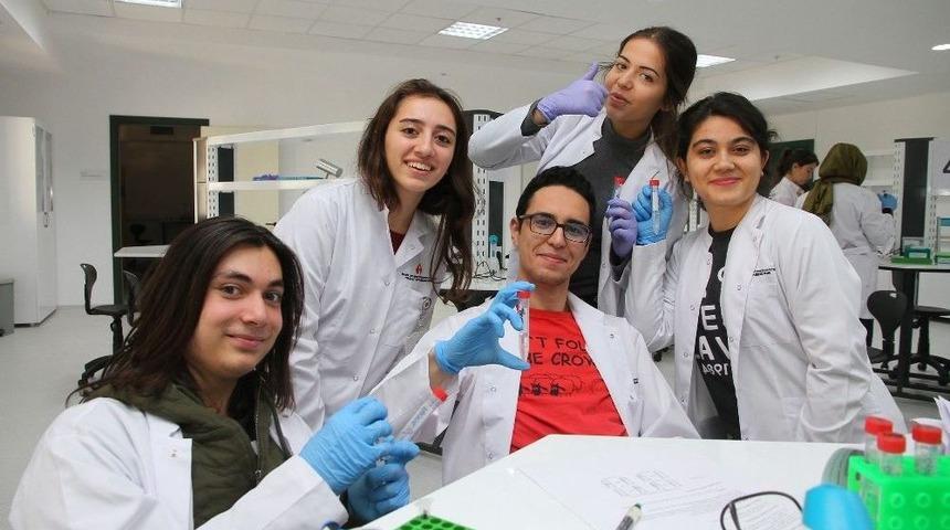 Gen&ccedil;ler Aids&rsquo;i Televizyon Ve İnternetten &Ouml;ğreniyor