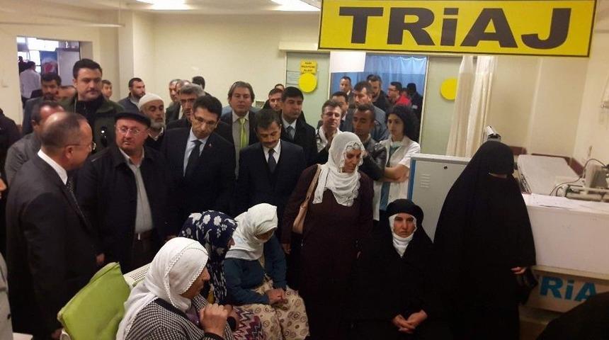 Vali Atik G&ouml;&ccedil;&uuml;kte Kalan Yaralıları Ziyaret Etti