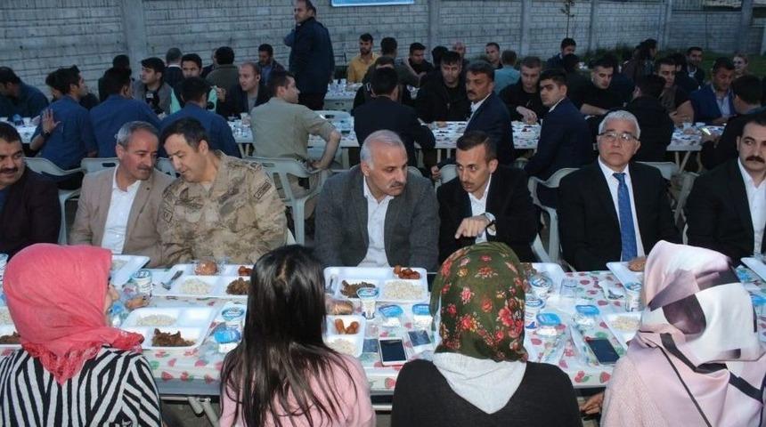 Van Büyükşehir Belediyesinden İftar Yemeği