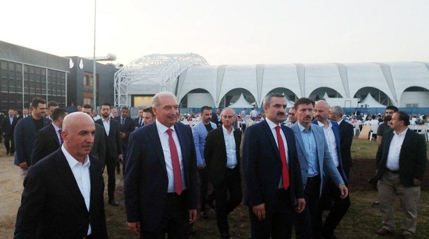 Ak Parti ‘vefa İftarı’ Yenikapı’da Yapıldı