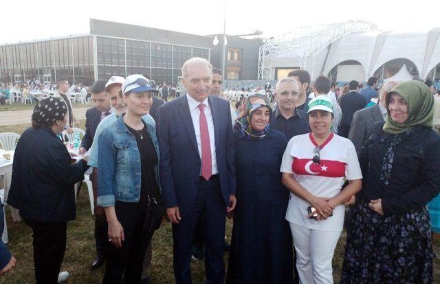 Ak Parti ‘vefa İftarı’ Yenikapı’da Yapıldı