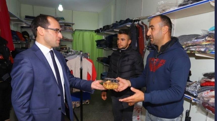 Sınırda Kandil Simidi Dağıtıldı