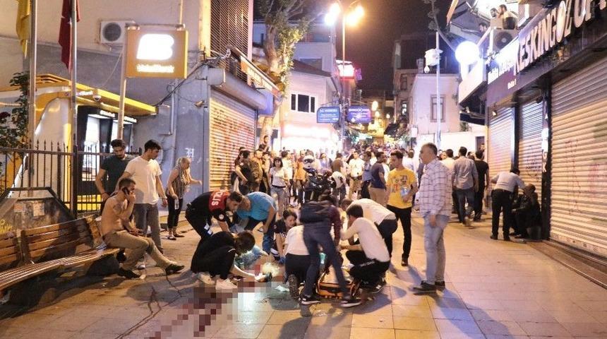 Kadık&ouml;y&rsquo;de Bı&ccedil;aklı Kavga: 2 Yaralı