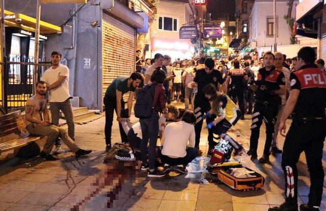 Kadıköy’de Bıçaklı Kavga: 2 Yaralı