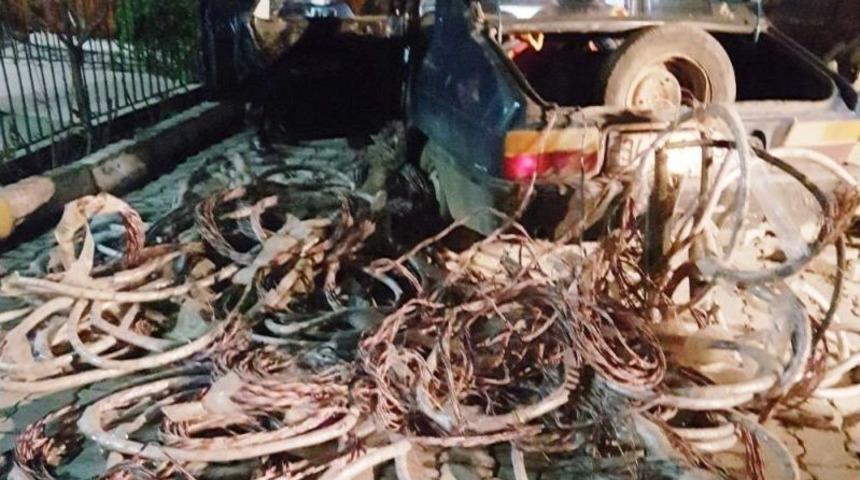 Kablo Hırsızları Cep Telefonlarını Bırakarak Ka&ccedil;tılar