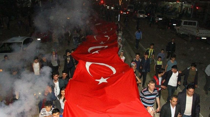 Hizan&rsquo;da 19 Mayıs &rsquo;meşaleli Y&uuml;r&uuml;y&uuml;ş&rsquo; İle Kutlandı