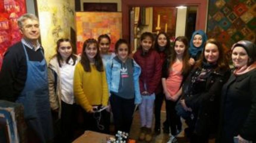 Ey&uuml;psultanlı K&uuml;&ccedil;&uuml;k Ressamlar Cemal Toy&rsquo;u Ziyaret Etti