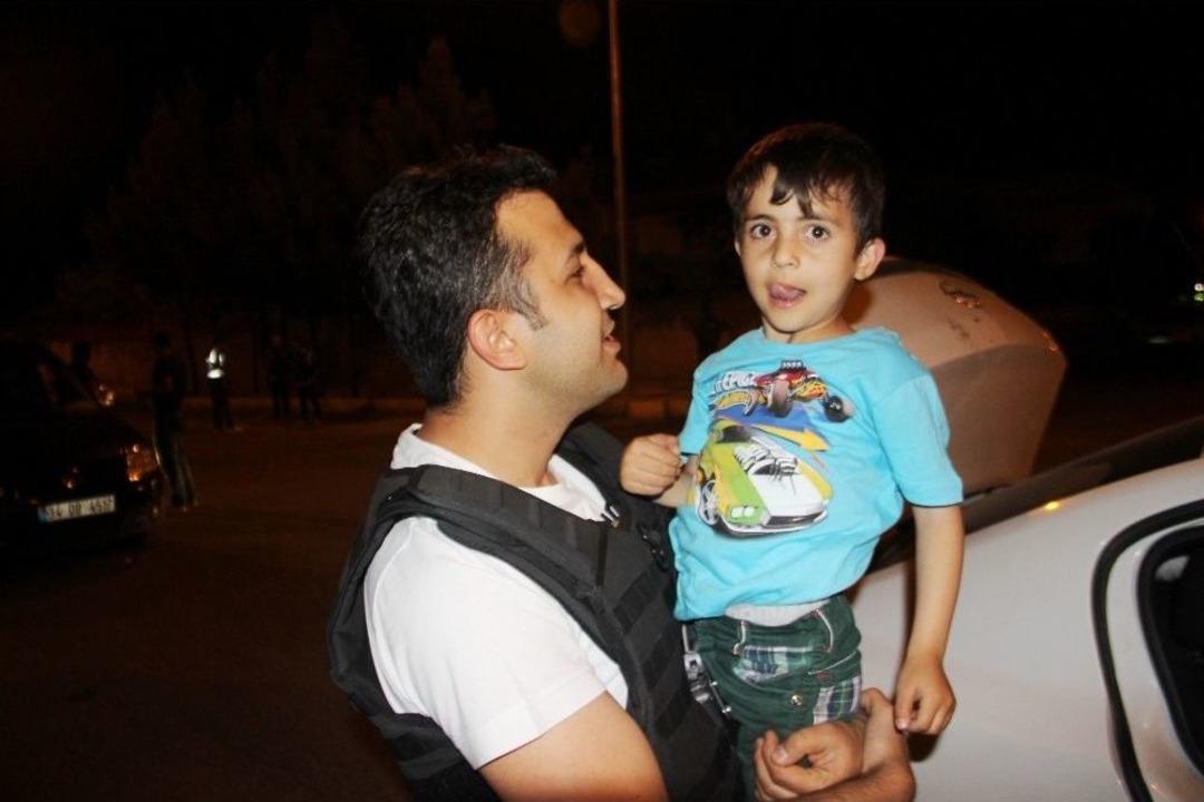 Diyarbakır Polisinden Şof&ouml;rlere Uyarı, &Ccedil;ocuklara İlgi