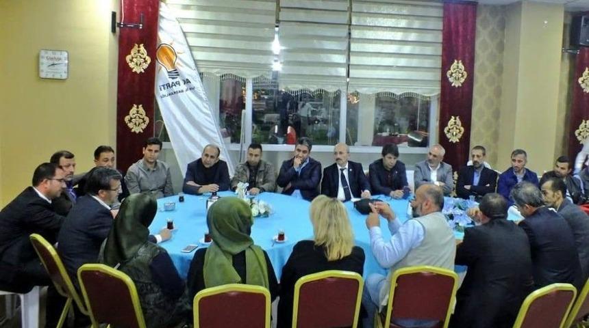 Ak Parti Van İl Başkanı T&uuml;rkmenoğlu, Basınla İftarda Bir Araya Geldi.