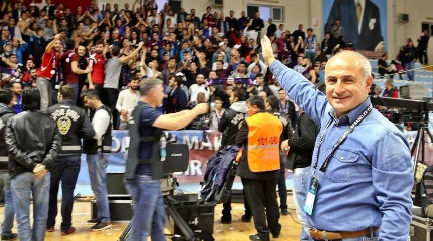 Başkan Akg&uuml;n, B&uuml;y&uuml;k&ccedil;ekmecelileri Basketbol Ma&ccedil;ına Davet Etti