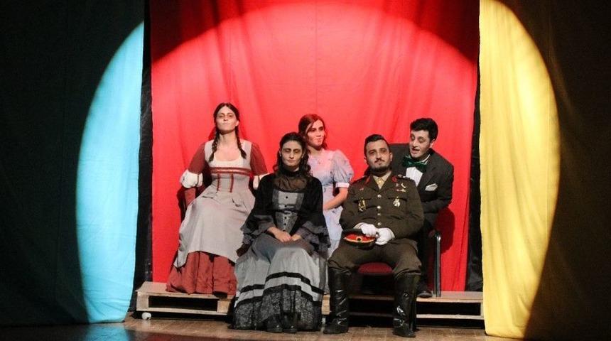 "sevgili Doktor" Oyunu, Toros&rsquo;ta Sahne Aldı