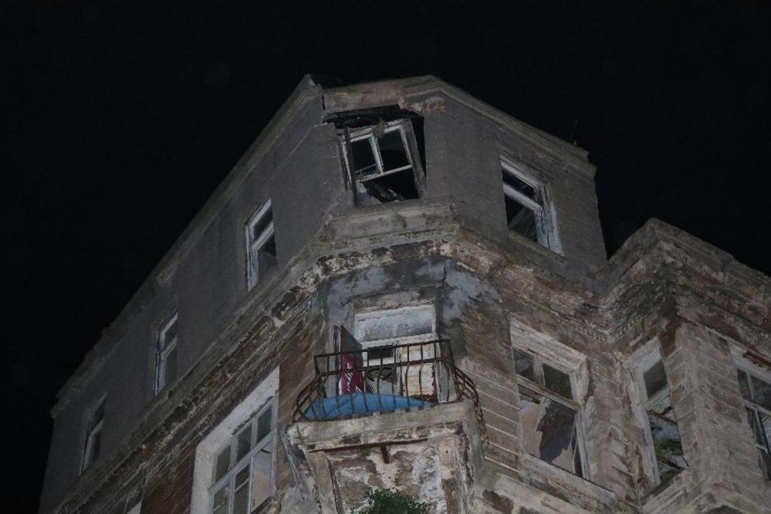 Kadık&ouml;y&rsquo;de 200 Yıllık Tarihi Bina &Ccedil;&ouml;kt&uuml;