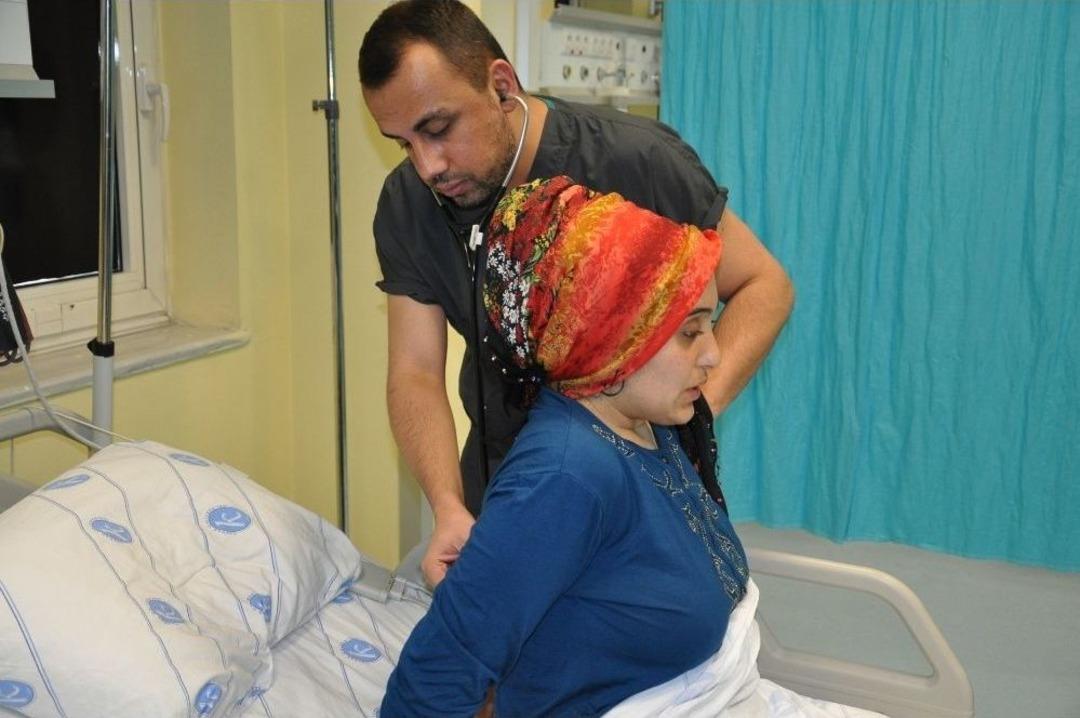 Kars&rsquo;ta Hellp Sendromu Teşhisi Konulan Anne Hayata Tutundu