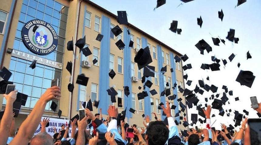 Ad&uuml; K&ouml;şk Meslek Y&uuml;ksek Okulu Mezunlarını Uğurladı
