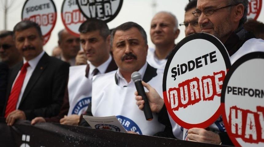 &Ouml;ğretmenler Performans Değerlendirme Sistemini Protesto Etti